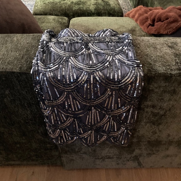 Gray sequin sparkle dress . Size 5/6 .  Sweetheart neckline . Spaghetti straps - Picture 2 of 6